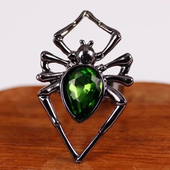 Jewelry - 💚 Unique Grunge Spider Emerald Green Ring 💚